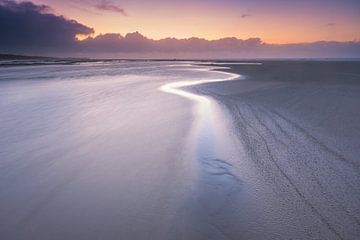 Ligne de flottaison de la plage de la mer du Nord à Terschelling sur Jurjen Veerman