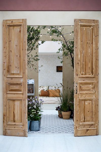Porte d'accès au jardin intérieur par Anthony Trabano