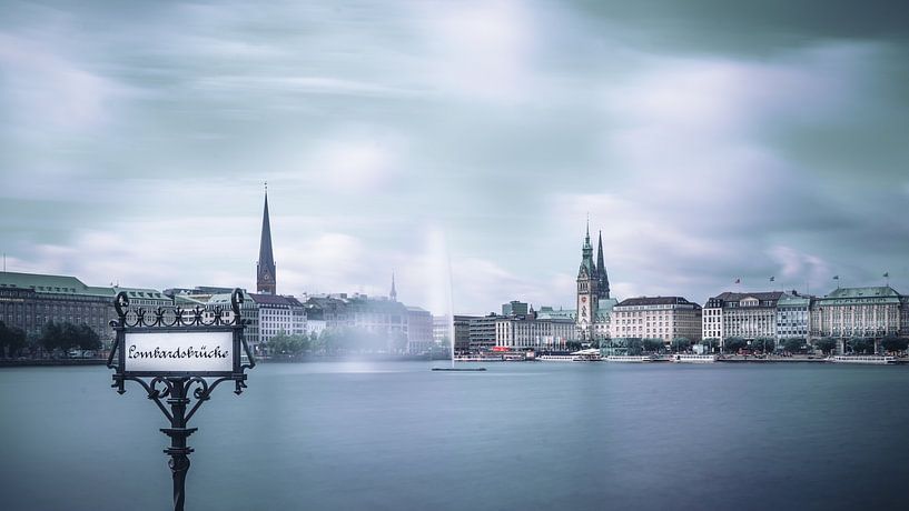Uitzicht op de Inner Alster vanaf de Lombardbrug van ahafineartimages