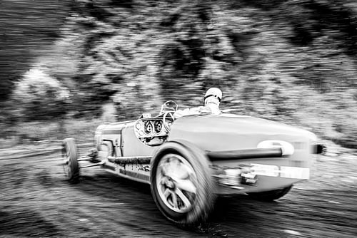 Bugatti Type 45-raceauto in zwart-wit