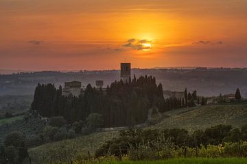 Abdij van Badia a Passignano bij zonsondergang in de herfst van Stefano Orazzini