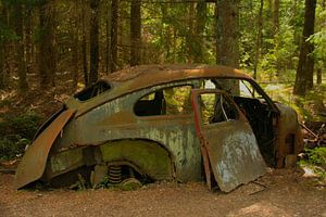 Oude Volvo Katterug op autokerkhof van Kvinne Fotografie