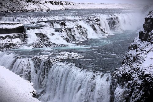 Isländischer Wasserfall