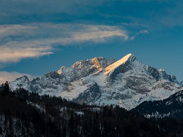 Eerste zonnestralen op de Alpspitze