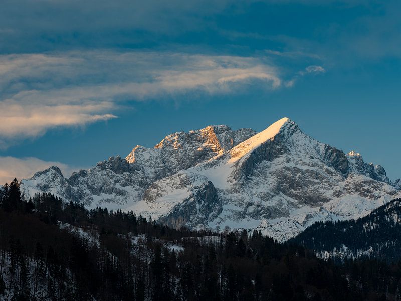 Eerste zonnestralen op de Alpspitze van Andreas Müller