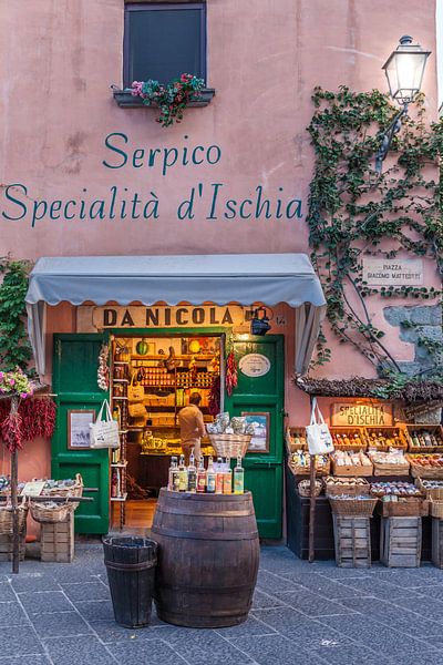 Traditionele delicatessenwinkel in Forio, eiland Ischia, Italië van Christian Müringer