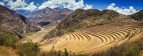Panorama van de Incaterrassen bij Moray, Peru