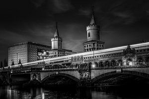 Oberbaumbrücke über die Spree in Berlin 03
