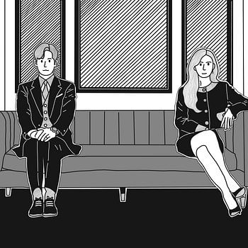 Monochrome Illustration von zwei Personen, die getrennt auf einem Sofa sitzen.