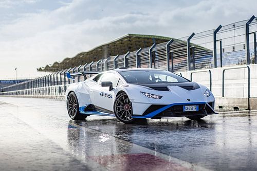 Lamborghini Huracan STO on the Assen circuit by Martijn Bravenboer