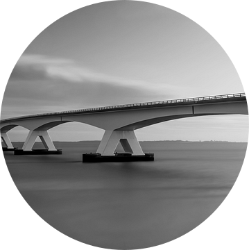 Zeelandbrug lange sluitertijd in zwart-wit van Marjolein van Middelkoop