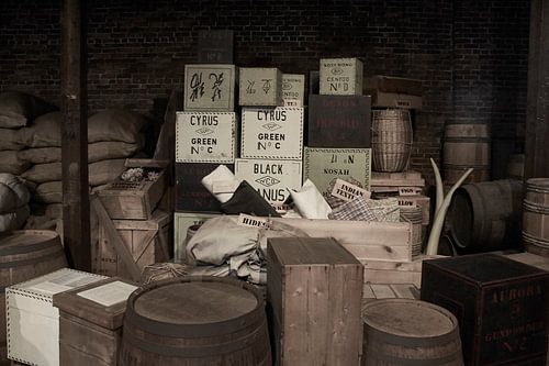 Old warehouse of the 18th century by Geert van Kuyck - izuriphoto