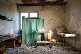 Salle du docteur abandonnée. sur Roman Robroek - Photos de bâtiments abandonnés