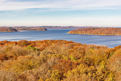 Les forêts et le Jasmunder Bodden en automne sur l'île de Rügen sur Rico Ködder