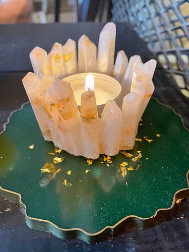 Stimmungslicht in einem Restaurant auf dem Marktplatz von Alkmaar von Anna Sasiadek