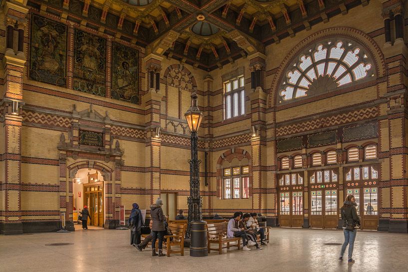 Groningen station hall by Jacqueline Kroezen