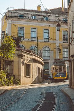 Tram 28 Lissabon, Portugal van Eline Huizenga