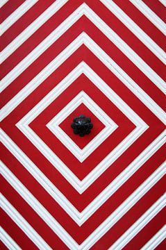 Optische illusie in rood en wit van Margot van den Berg