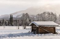 Verschneite Hütte von Martine Dignef Miniaturansicht