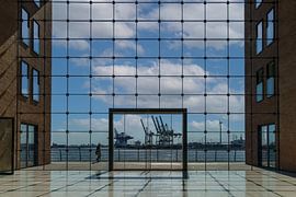 Glass wall (Hamburg) by Wil Crooymans