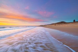 Un magnifique coucher de soleil sur la plage de Zoutelande en Zélande