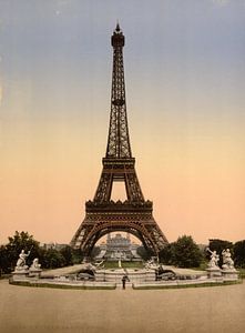 Eiffel Tower, full-view, looking toward the Palais du Trocadéro, Paris sur Vintage Afbeeldingen