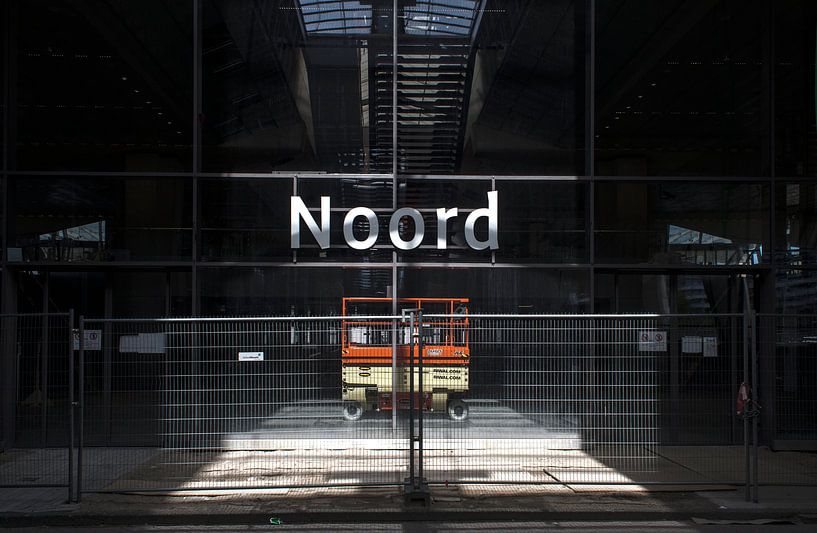 Gare du Amsterdam Nord by Andrew van der Beek