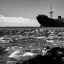 Gestrandetes Schiffswrack Schwarz und weiß von EFFEKTPHOTOGRAPHY.nl