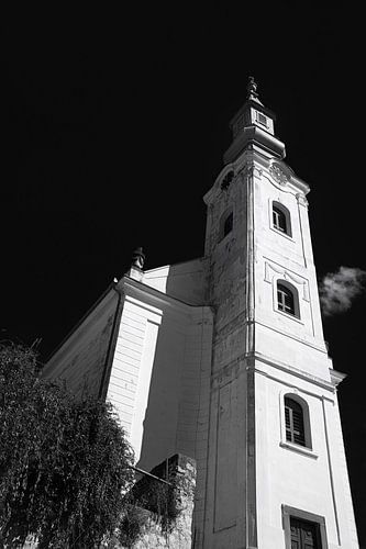 Église réformée hongroise en noir blanc