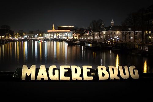 Uitzicht over de Amstel vanaf de Magere Brug in Amsterdam