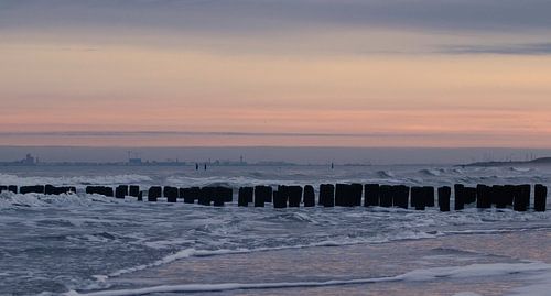Houten palen in de Noord zee, Zeeland