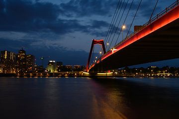 Willemsbrug Rotterdam in de nacht van Arjan van der Veer