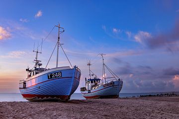 Bateaux de pêche sur la plage sur Dirk Rüter