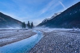 Eisiges Flussbett von Denis Feiner