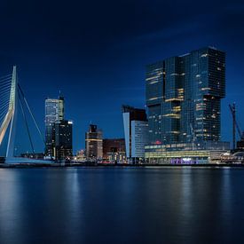 Nachtfoto Rotterdamse Skyline van Paul Kampman