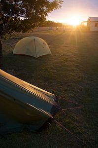 Zonsopgang op de camping in Nieuw Zeeland sur Eddo Kloosterman