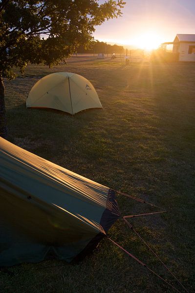 Zonsopgang op de camping in Nieuw Zeeland van Eddo Kloosterman
