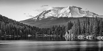 Mount Shasta in Schwarz und Weiß