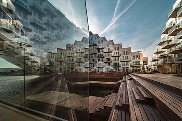 Das Sluishuis ist ein Wohn- und Arbeitskomplex im Amsterdamer Stadtteil IJburg. von Jolanda Aalbers