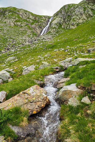 Hooggelegen bergmeren en indrukwekkende bergtoppen in de ongerepte natuur van het Meraner Seeplatte in Zuid-Tirol.