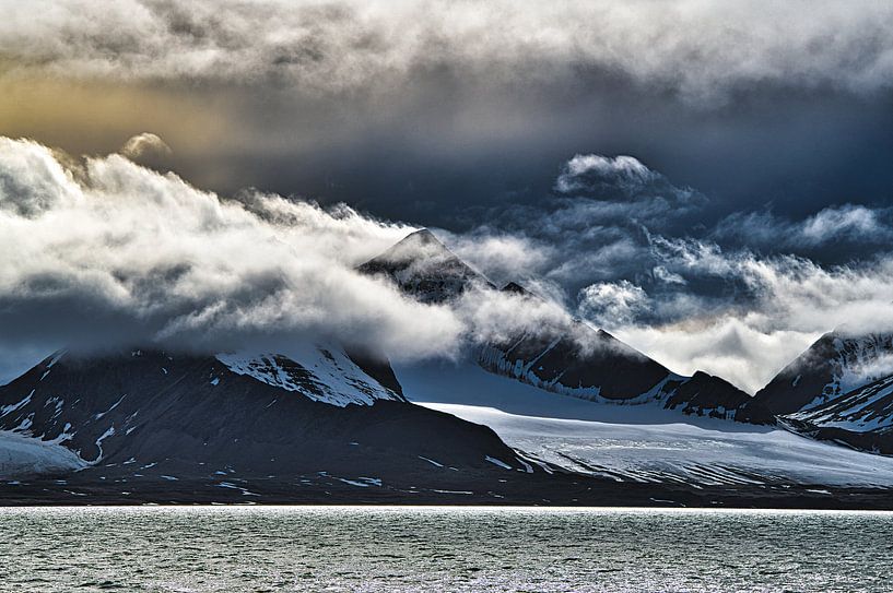 Glaciers overcast by Kai Müller