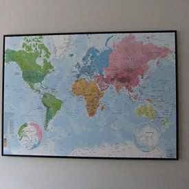 Klantfoto: Wereldkaart, Continenten en oceanen van MAPOM Geoatlas, op canvas