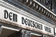 Schriftzug auf dem Hauptportal des Berliner Reichstagsgebäudes von Frank Herrmann Miniaturansicht