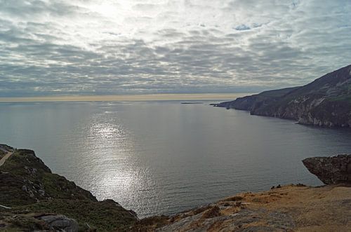 Zonsondergang bij de Slieve League kliffen in Ierland