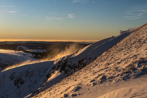 Snow dust