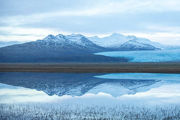 Isländische Berge und Gletscher