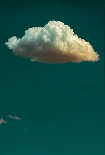 Eenzame wolk in een turqouise lucht - surrealistische foto