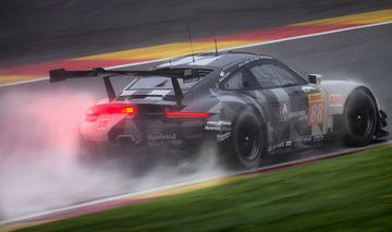 Porsche 911 GT3RS2 met regen op Spa-Francorchamps tijdens wec6hofspa van Stefano Scoop