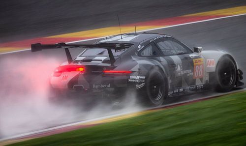 Porsche 911 GT3RS2 mit Regen auf Spa-Francorchamps während wec6hofspa