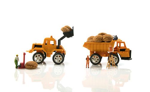 excavator filling truck with dutch pepernoten